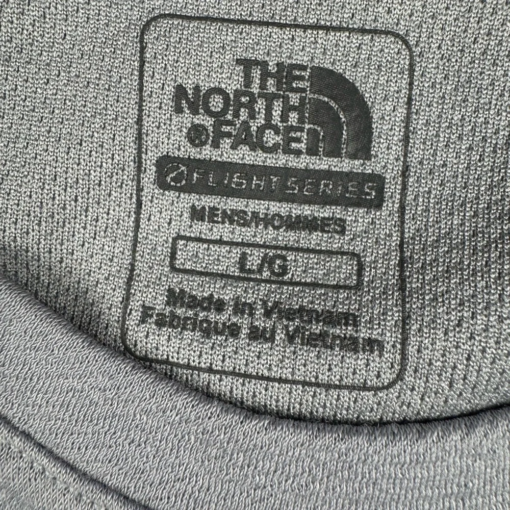 The North Face Men's Flight Series Light Gray and Black Long Sleeve Tee large